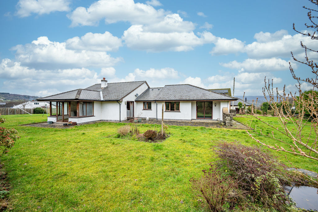 Rear Elevation and Garden- click for photo gallery